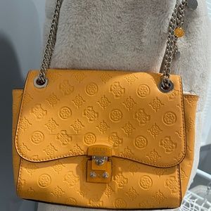 GUESS EXCELLENT BAG $24  NEVER USED